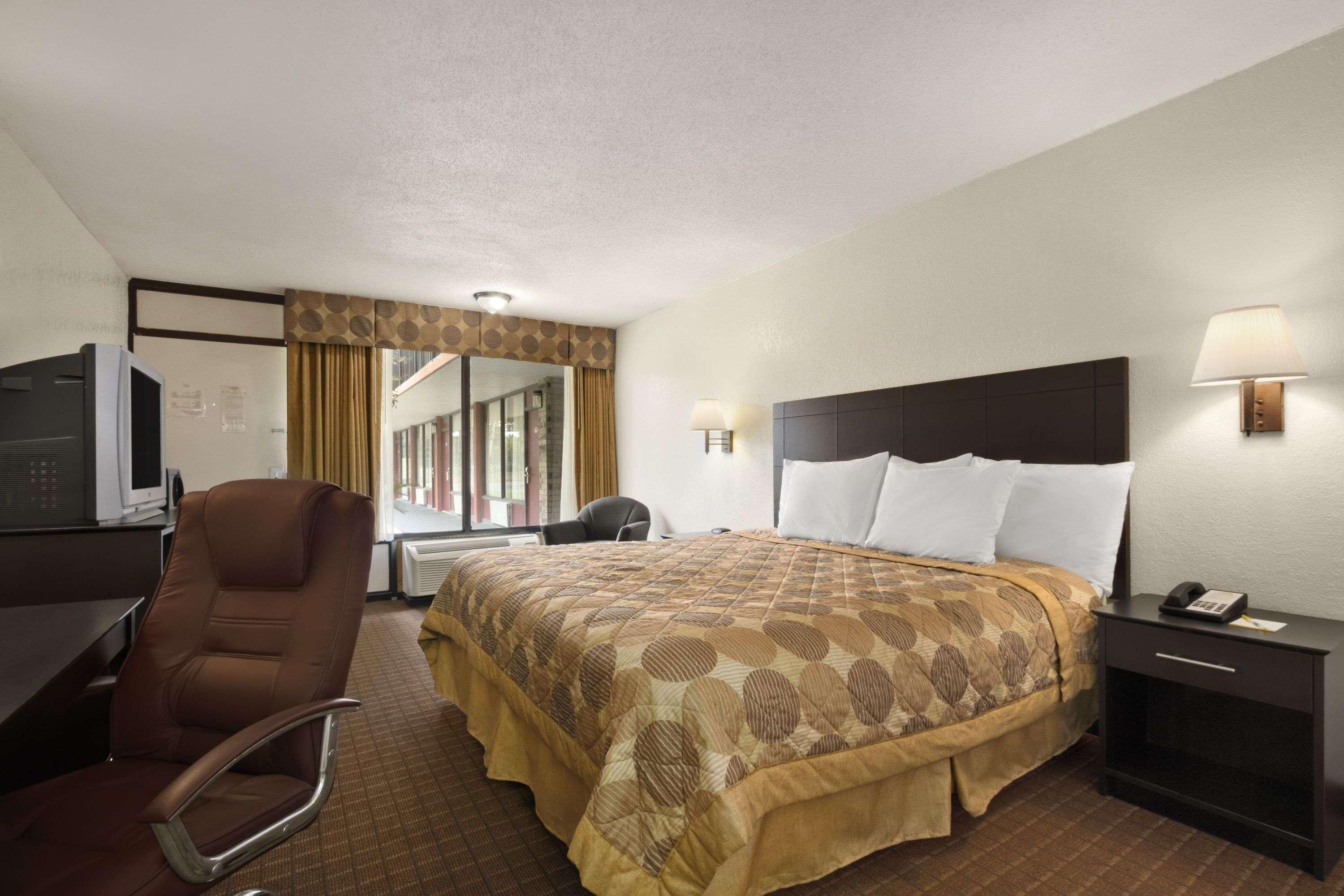 Days Inn By Wyndham Port Royal/Near Parris Island Exterior photo