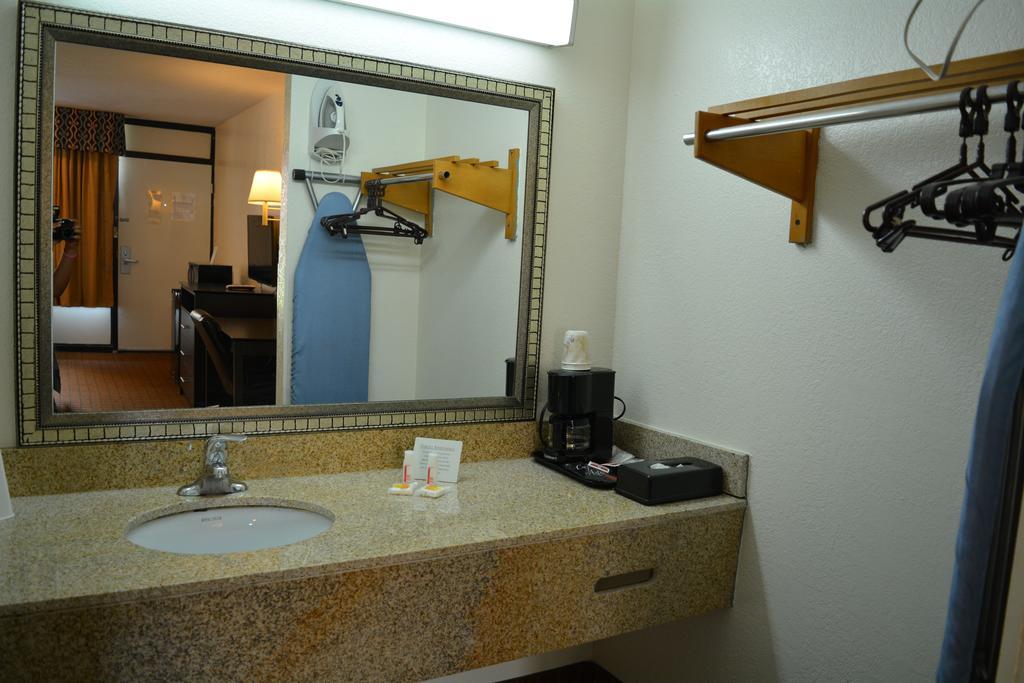 Days Inn By Wyndham Port Royal/Near Parris Island Exterior photo